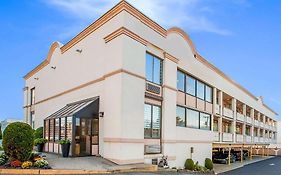 Super 8 By Wyndham Meadowlands